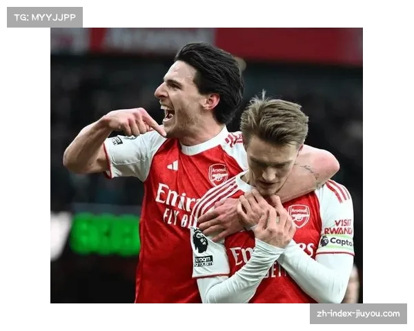 英超冠军之争呈双雄并立 阿森纳微弱优势领跑曼城紧追